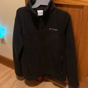 Woman’s Columbia Zip-up Fleece